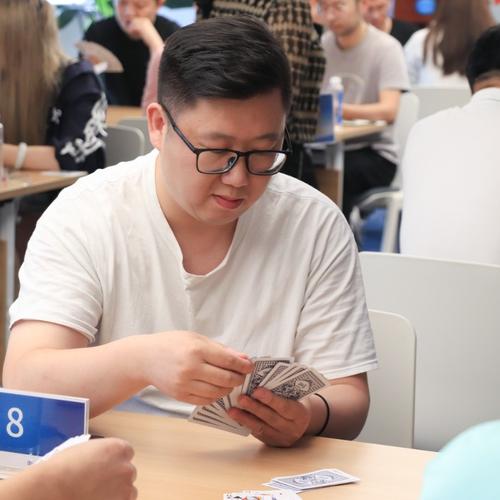 以牌会友，智趣交融——首届“中国汇融总部大楼杯”掼蛋比赛精彩回顾